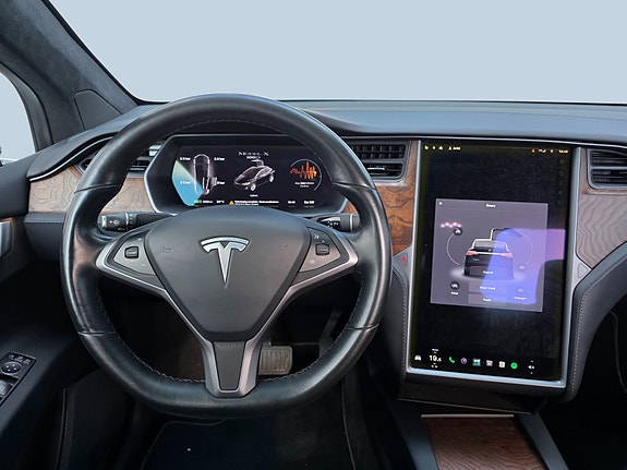 Tesla Model X 18 of 26