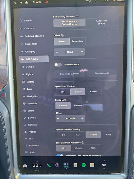 Tesla Model X 22 of 26