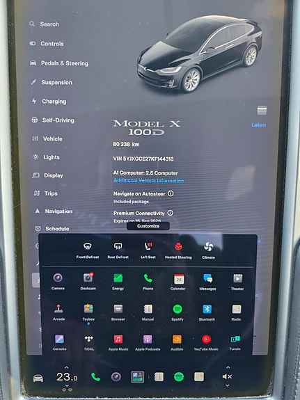 Tesla Model X 23 of 26
