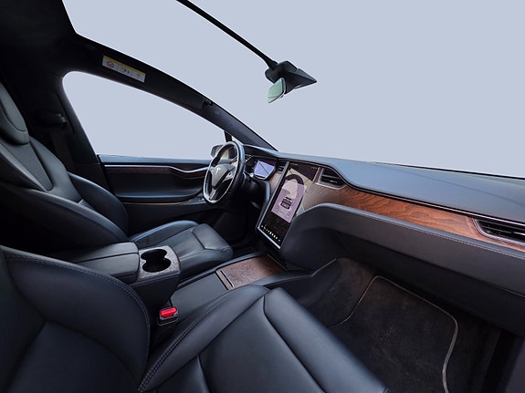 Tesla Model X 11 of 26