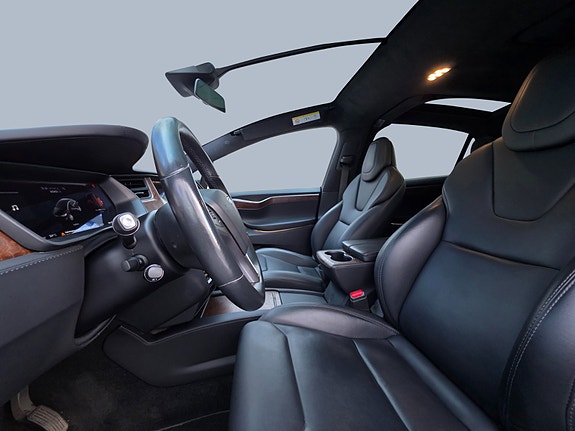 Tesla Model X 9 of 26