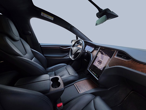 Tesla Model X 12 of 26