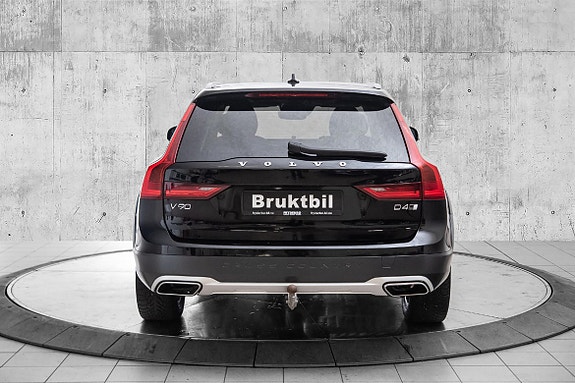 Volvo V90 Cross Country 8 of 30