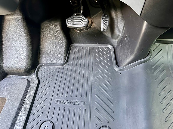 Ford Transit Custom 310L 17 of 24