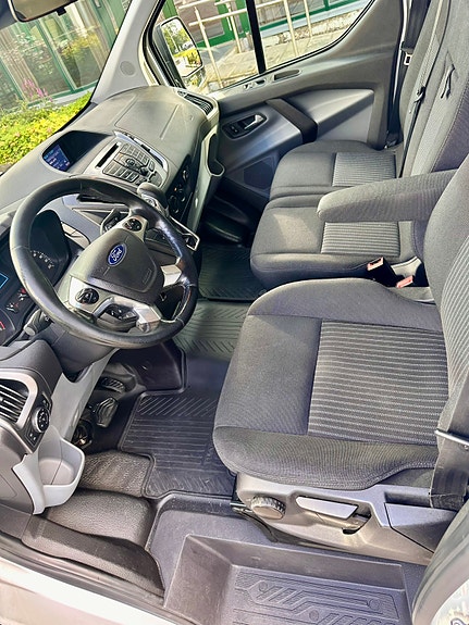 Ford Transit Custom 310L 13 of 24