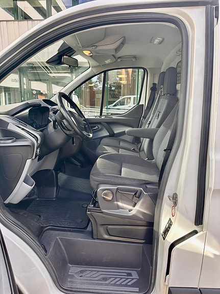 Ford Transit Custom 310L 12 of 24