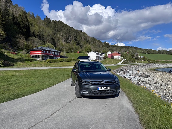 Volkswagen Tiguan 2 of 21