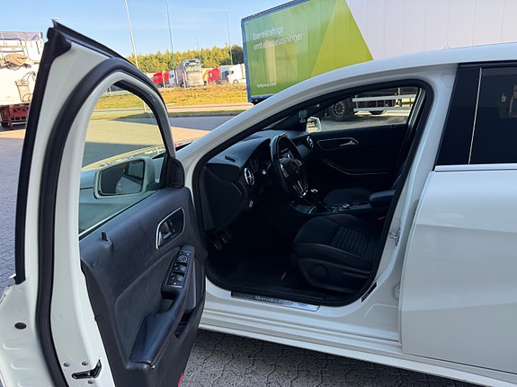 Mercedes-Benz A180 14 of 30
