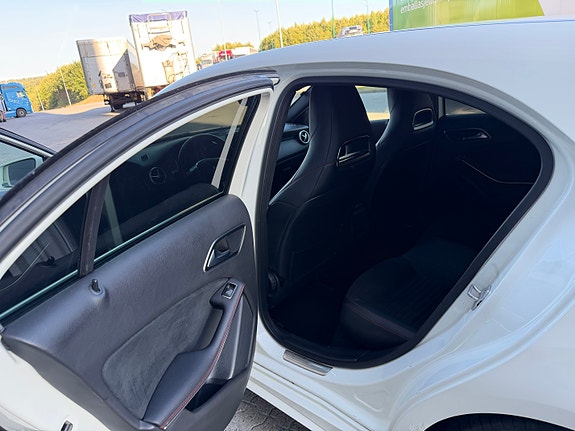 Mercedes-Benz A180 17 of 30