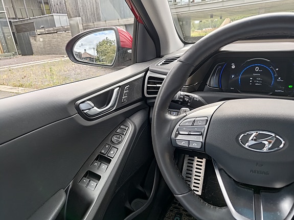 Hyundai IONIQ 11 of 16