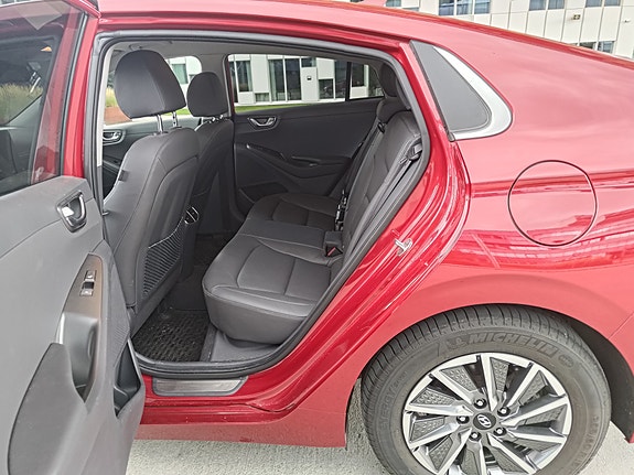 Hyundai IONIQ 14 of 16