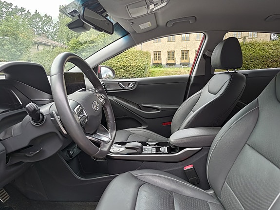 Hyundai IONIQ 10 of 16