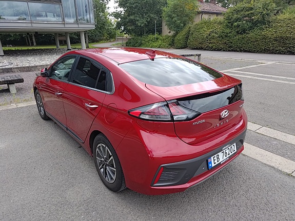 Hyundai IONIQ 8 of 16