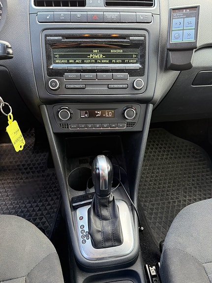 Volkswagen Polo 10 of 23