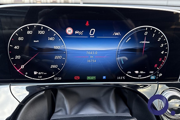 Mercedes-Benz E300 de 16 of 18
