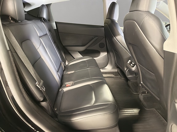 Tesla Model Y 12 of 13