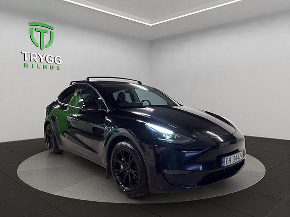 Tesla Model Y 7 of 13