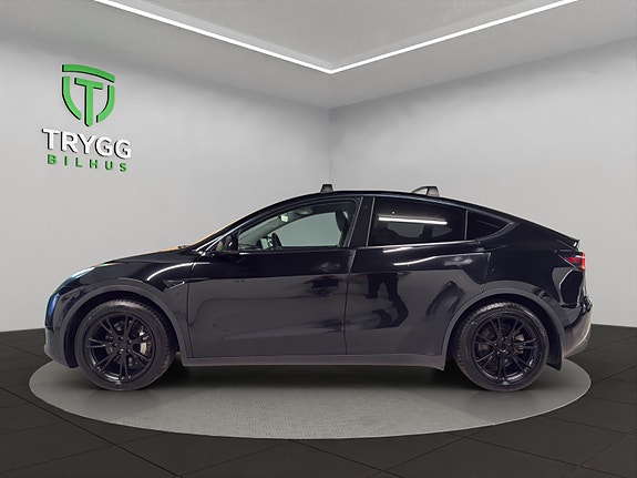 Tesla Model Y 2 of 13