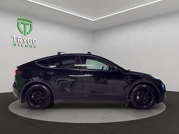 Tesla Model Y 6 of 13