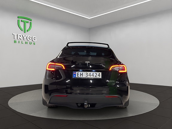 Tesla Model Y 4 of 13