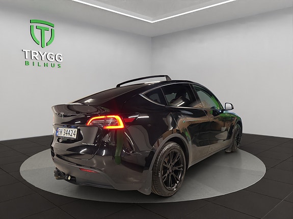 Tesla Model Y 5 of 13