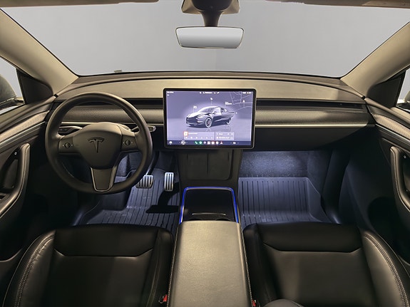 Tesla Model Y 11 of 13