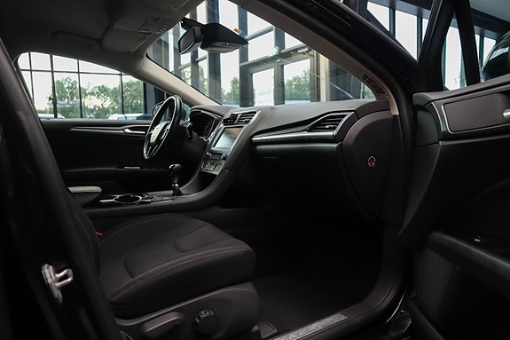 Ford Mondeo 19 of 30
