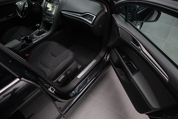 Ford Mondeo 17 of 30