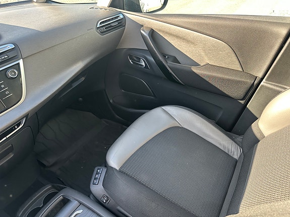 Citroen Grand C4 Picasso 8 of 17