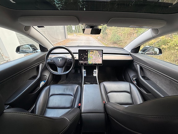 Tesla Model 3 16 of 20
