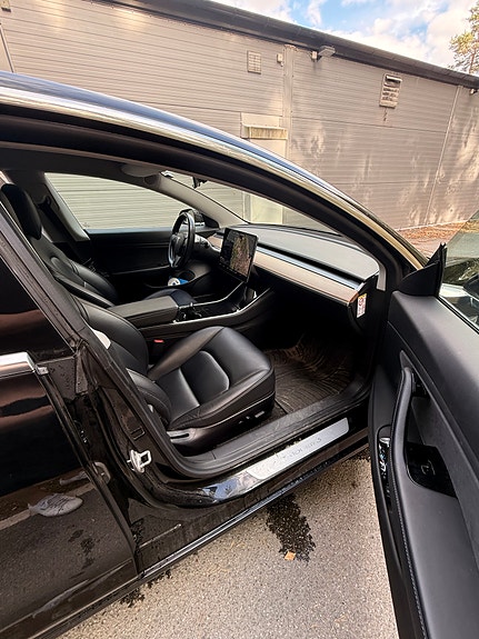 Tesla Model 3 11 of 20