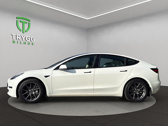 Tesla Model 3 2 of 13