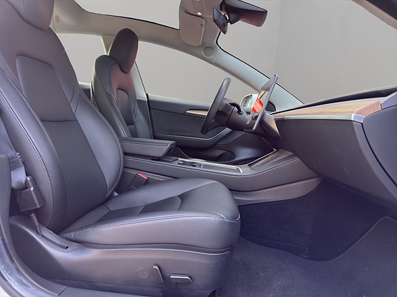 Tesla Model 3 9 of 13
