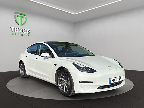 Tesla Model 3 7 of 13