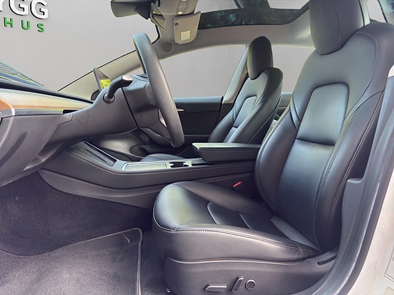 Tesla Model 3 10 of 13