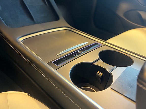 Tesla Model 3 20 of 30