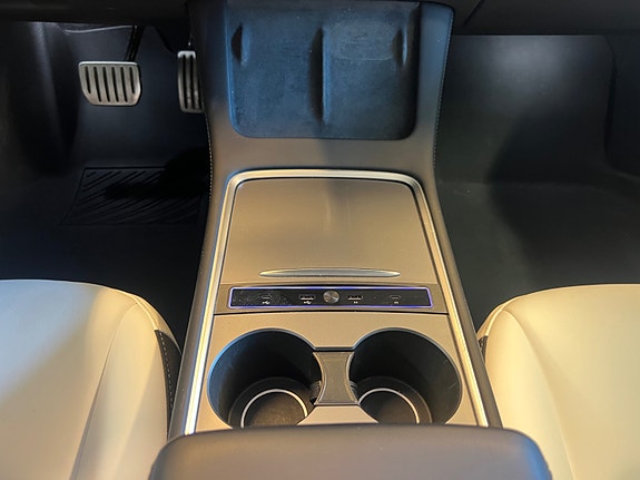 Tesla Model 3 19 of 30