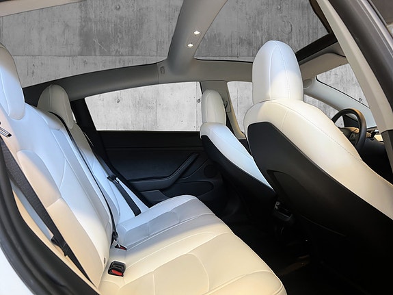 Tesla Model 3 24 of 30