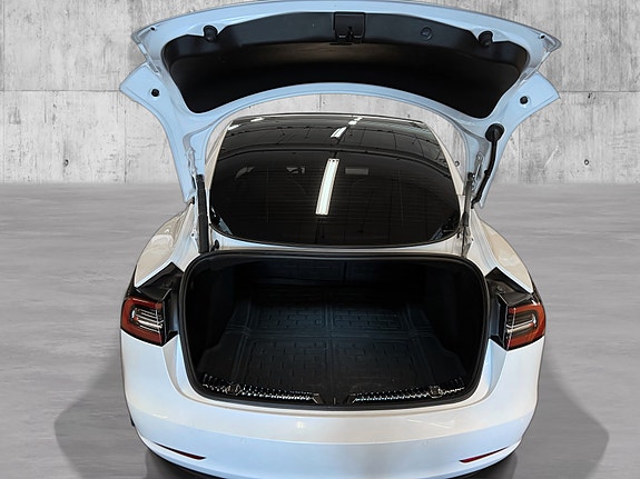 Tesla Model 3 9 of 30