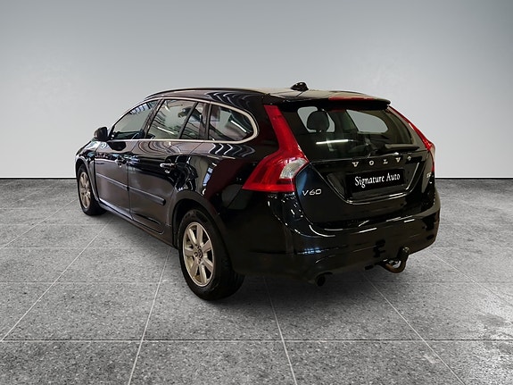 Volvo V60 2 of 15