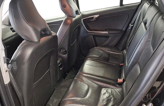 Volvo V60 11 of 15