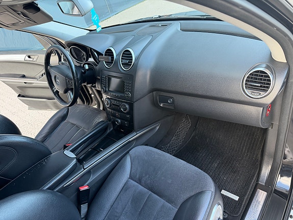 Mercedes-Benz ML280 24 of 30