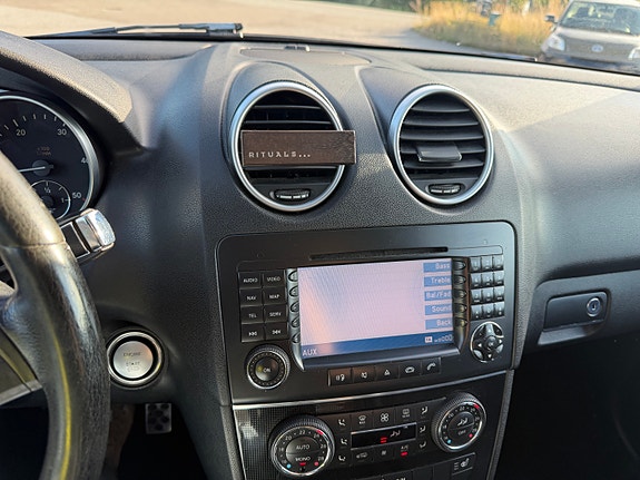 Mercedes-Benz ML280 27 of 30