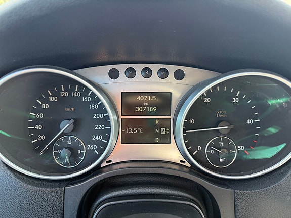 Mercedes-Benz ML280 25 of 30