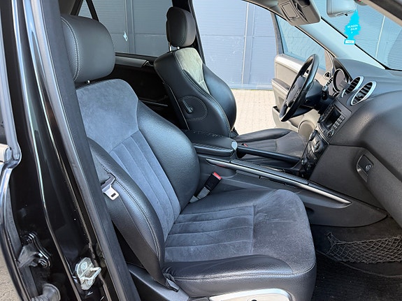 Mercedes-Benz ML280 23 of 30