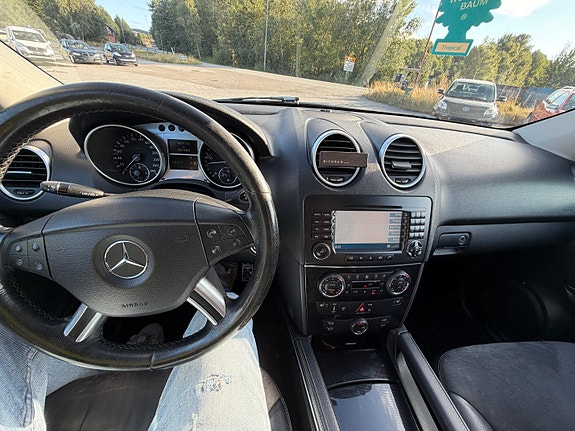Mercedes-Benz ML280 30 of 30