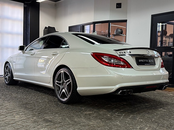 Mercedes-Benz CLS63 3 of 5