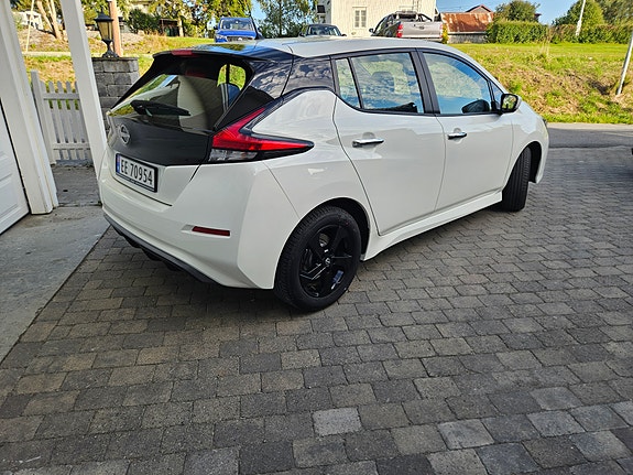 Nissan Leaf 5 of 17