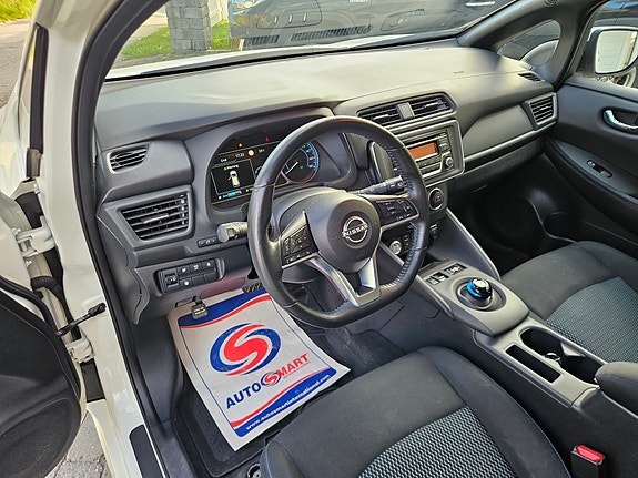 Nissan Leaf 10 of 17