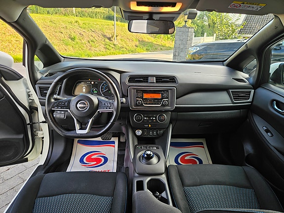 Nissan Leaf 12 of 17